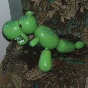 Unique Squeakee the Balloon Pet Green Dino Dinosaur Interactive Toy 18" ~ Works